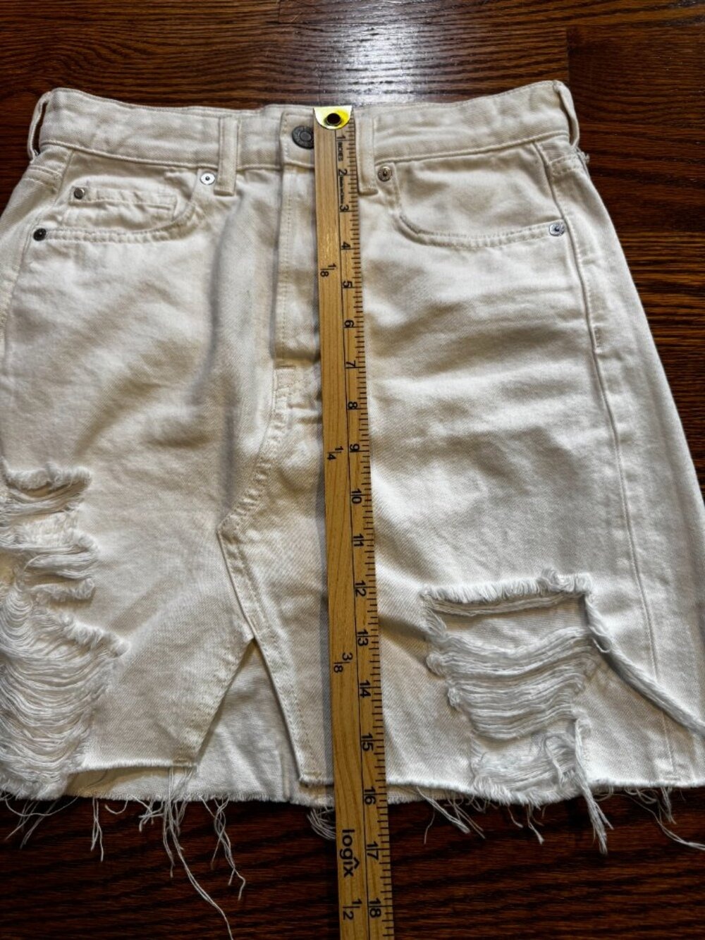 H&M &Denim Women’s Size 4 White Distressed Denim Mini Skirt Raw Fraye - Picture 4 of 9